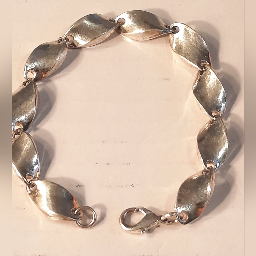 Elegant Silverfilled Bracelet